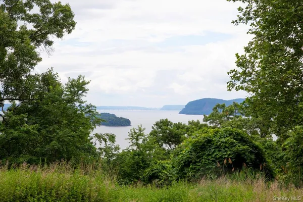 $799,000 | 3 Prickly Pear Hill Road, Croton-on-Hudson, NY 10520