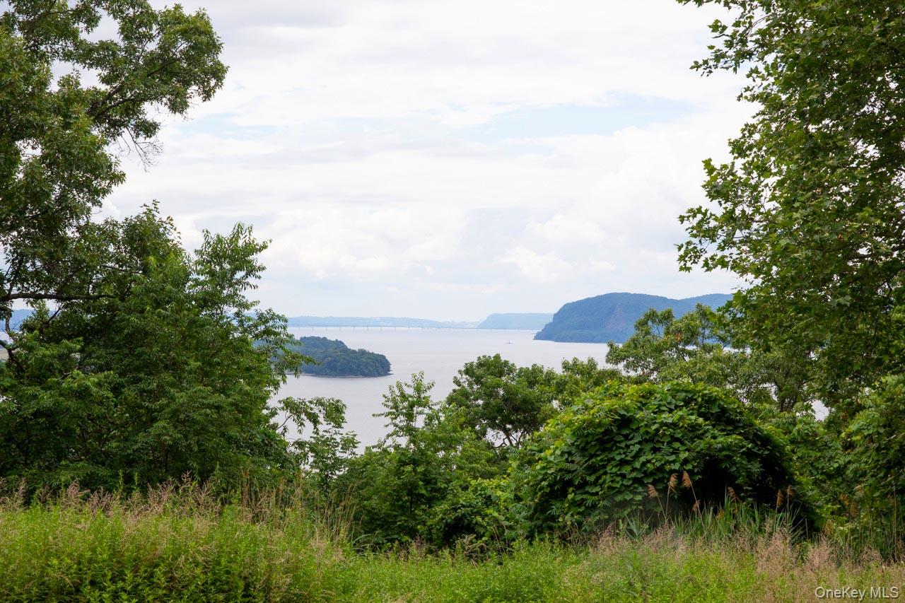 3 Prickly Pear Hill Road Croton-on-Hudson, NY 10520 - Photo 13 of 16 a view of a city