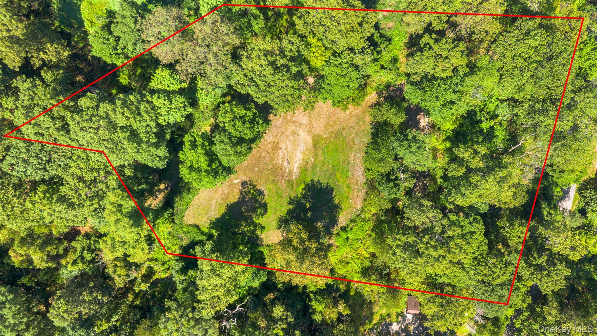 3 Prickly Pear Hill Road Croton-on-Hudson, NY 10520 - Photo 7 of 16 a backyard of a house with lots of green space