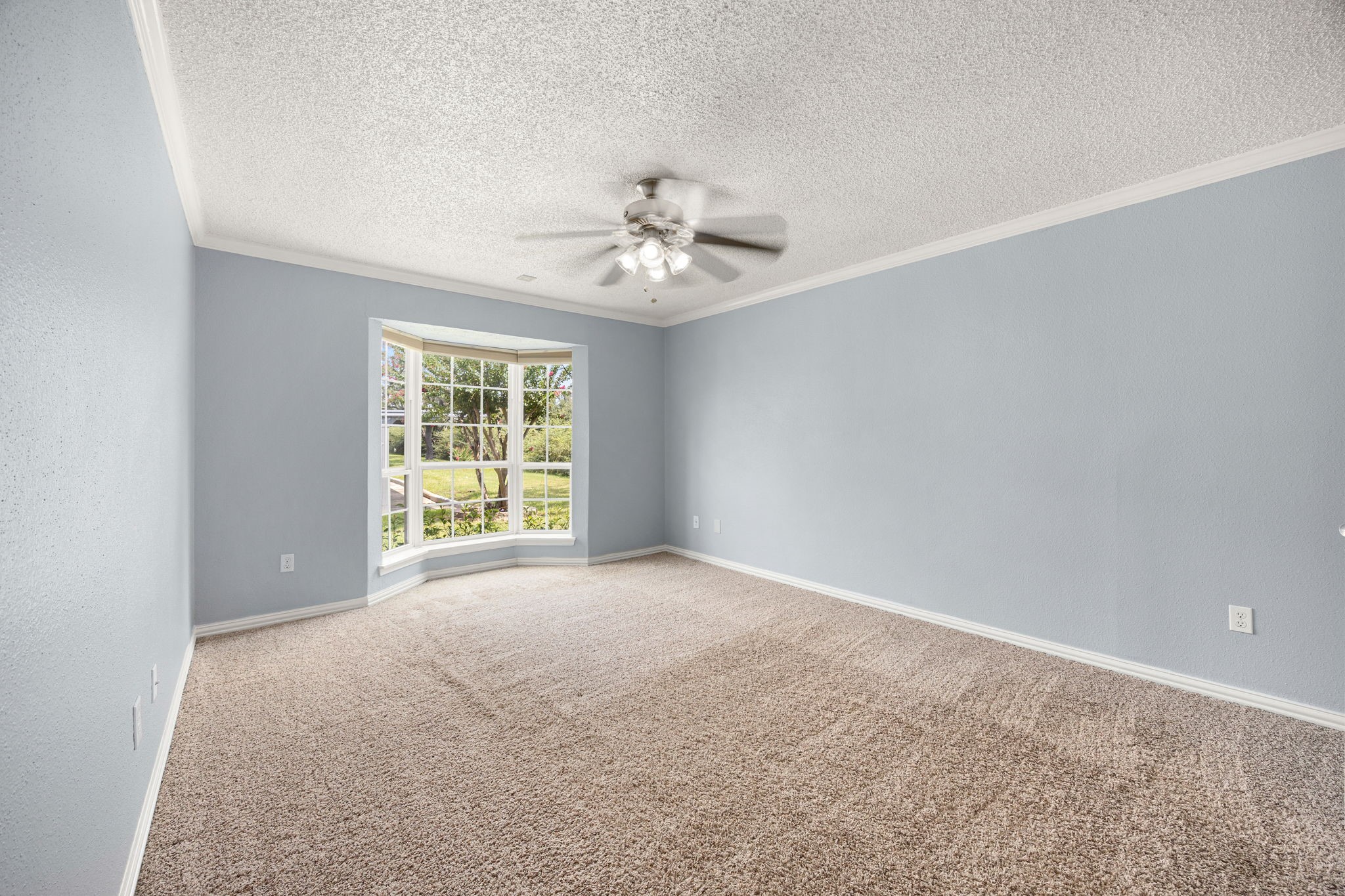 2121 Hepburn Street, Unit 710 Houston, TX 77054 - Photo 22 of 35 a view of an empty room with a window