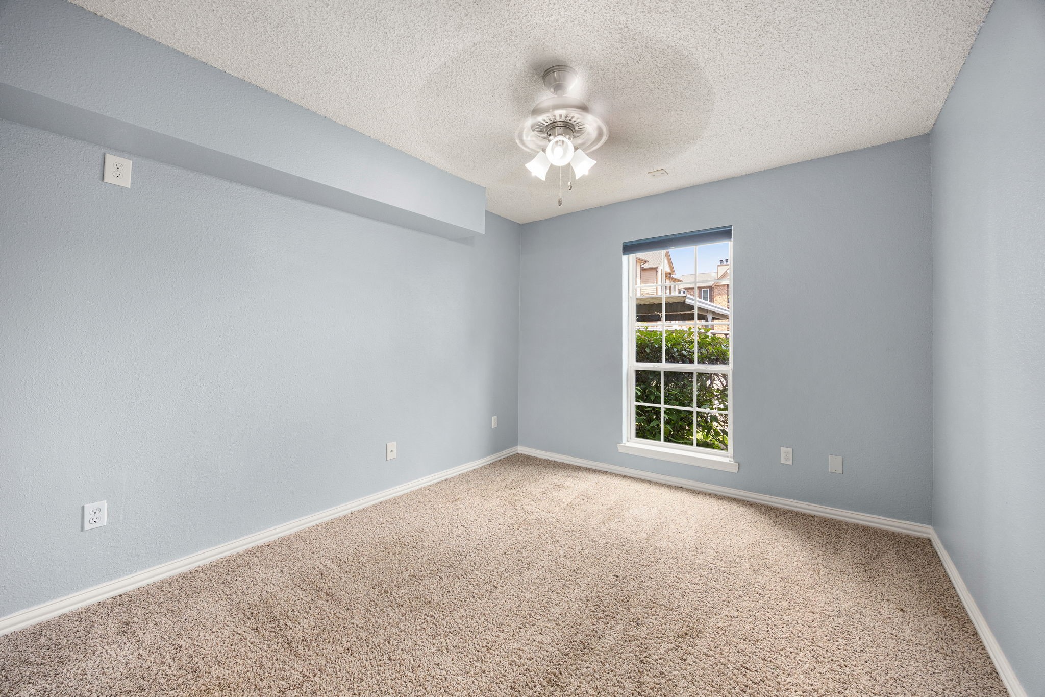 2121 Hepburn Street, Unit 710 Houston, TX 77054 - Photo 26 of 35 a view of an empty room with a window