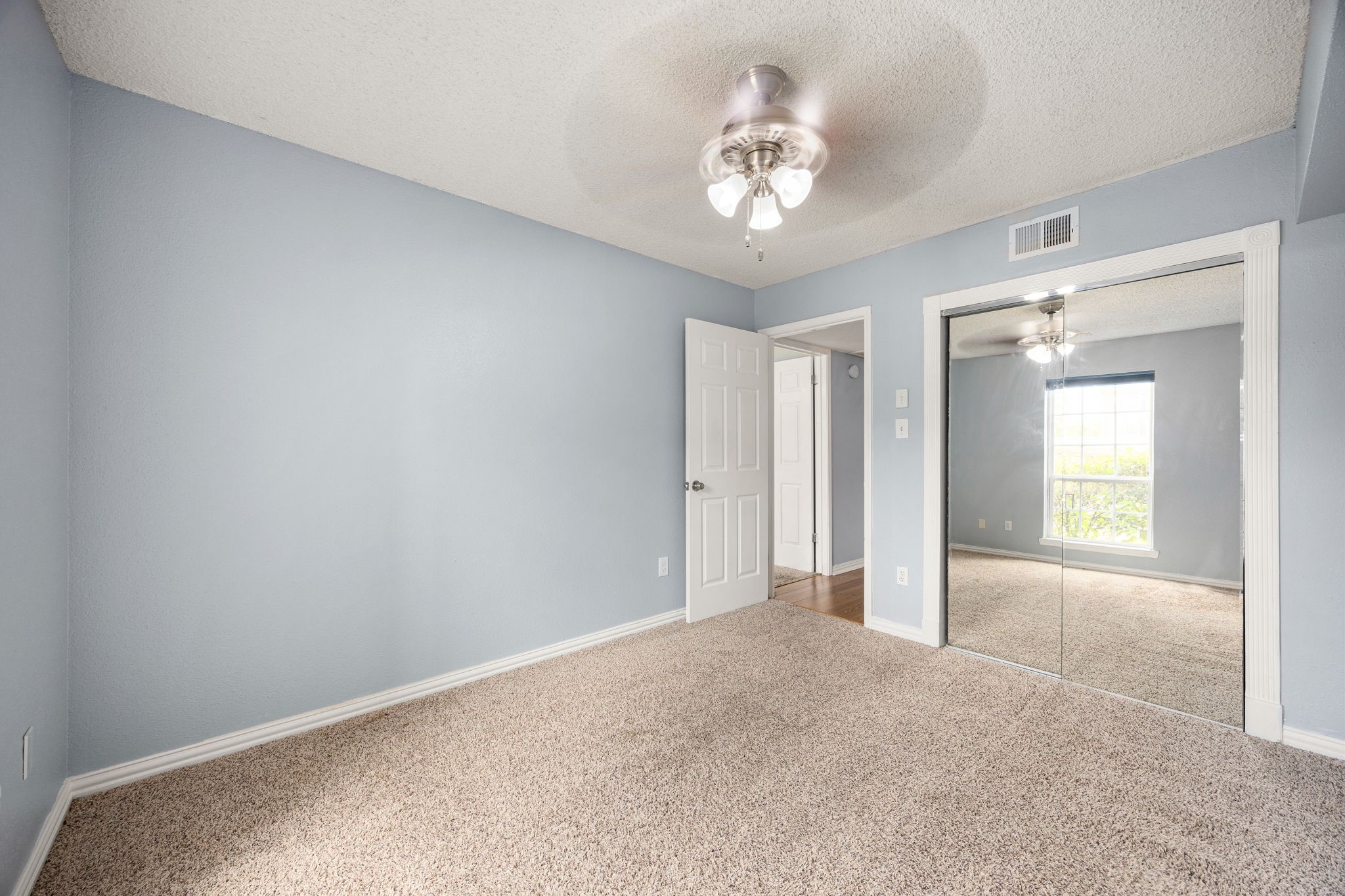 2121 Hepburn Street, Unit 710 Houston, TX 77054 - Photo 27 of 35 a view of an empty room with a window