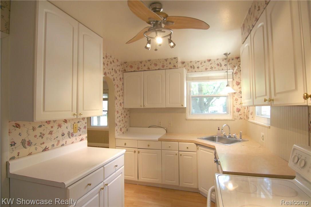 4148 Cornwall Street Berkley, MI 48072 - Photo 8 of 23 Kitchen