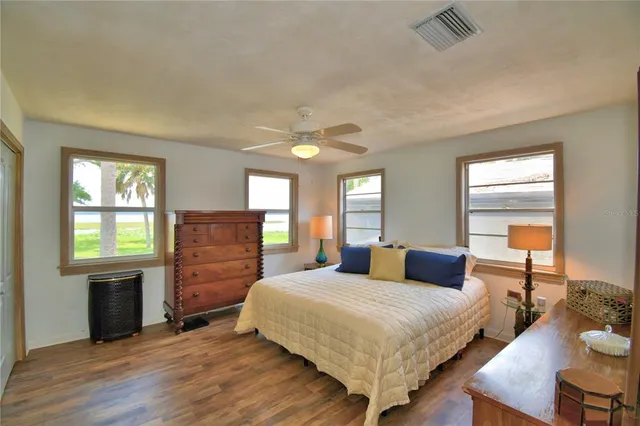 a view of a livingroom with furniture and windows