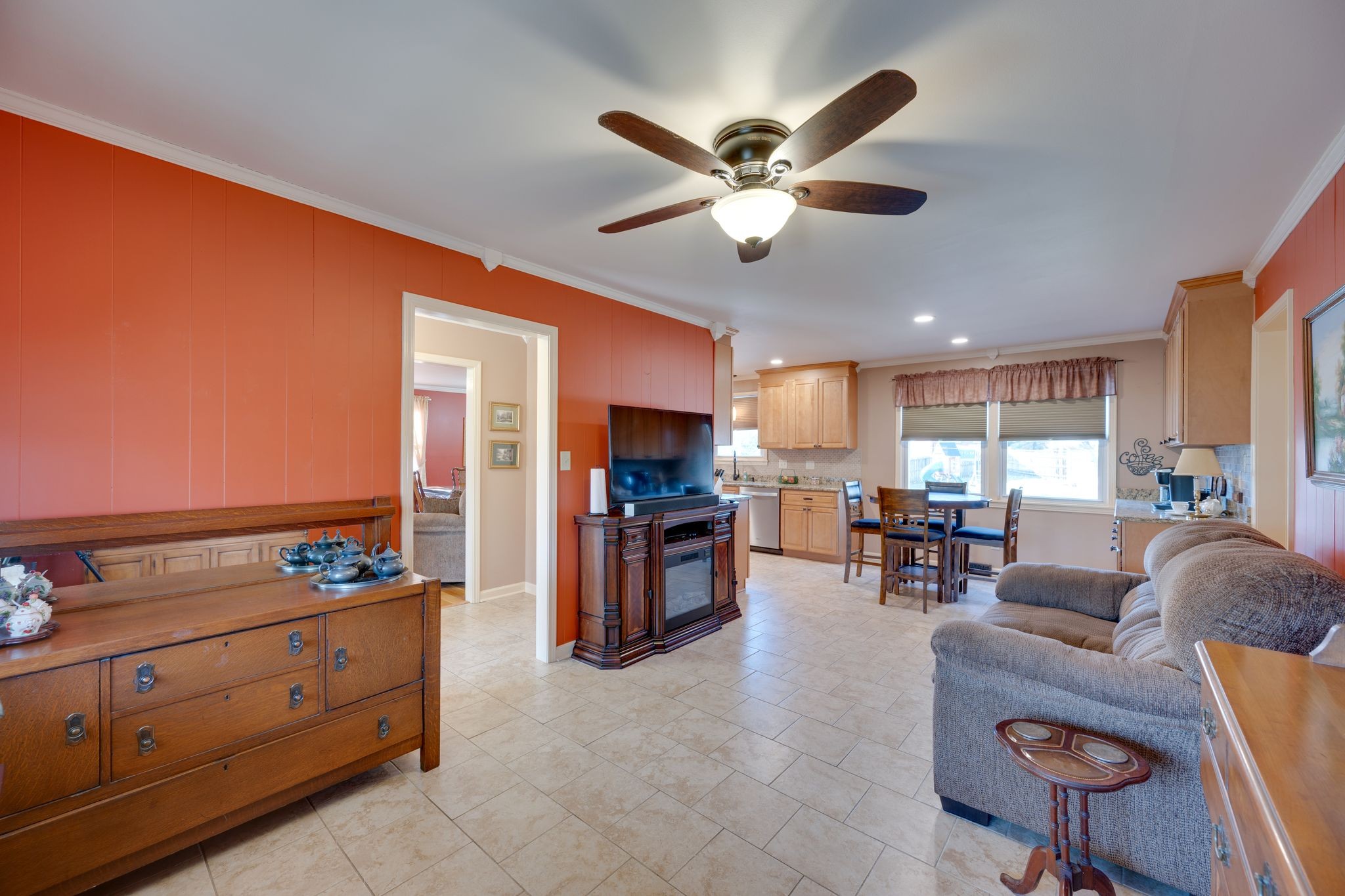 901 Azalea Drive Columbia, TN 38401 - Photo 14 of 28 a living room with furniture and flat screen tv