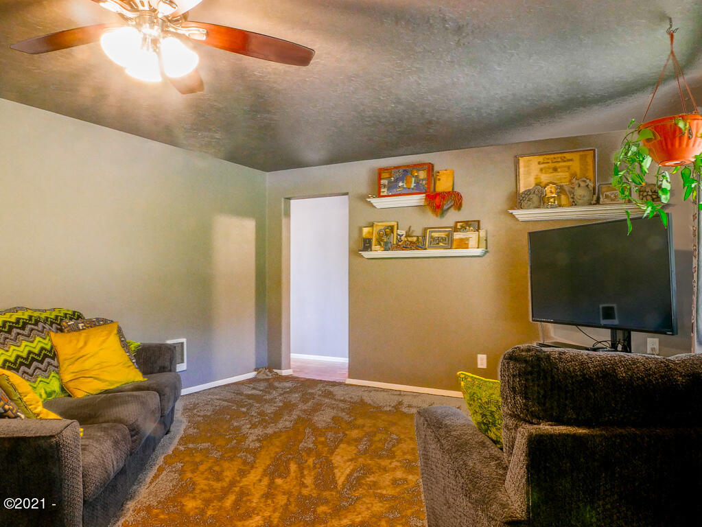 1550 Southeast Chedester Road Toledo, OR 97391 - Photo 11 of 31 1550 SE Chedester Rd Toledo OR 97391