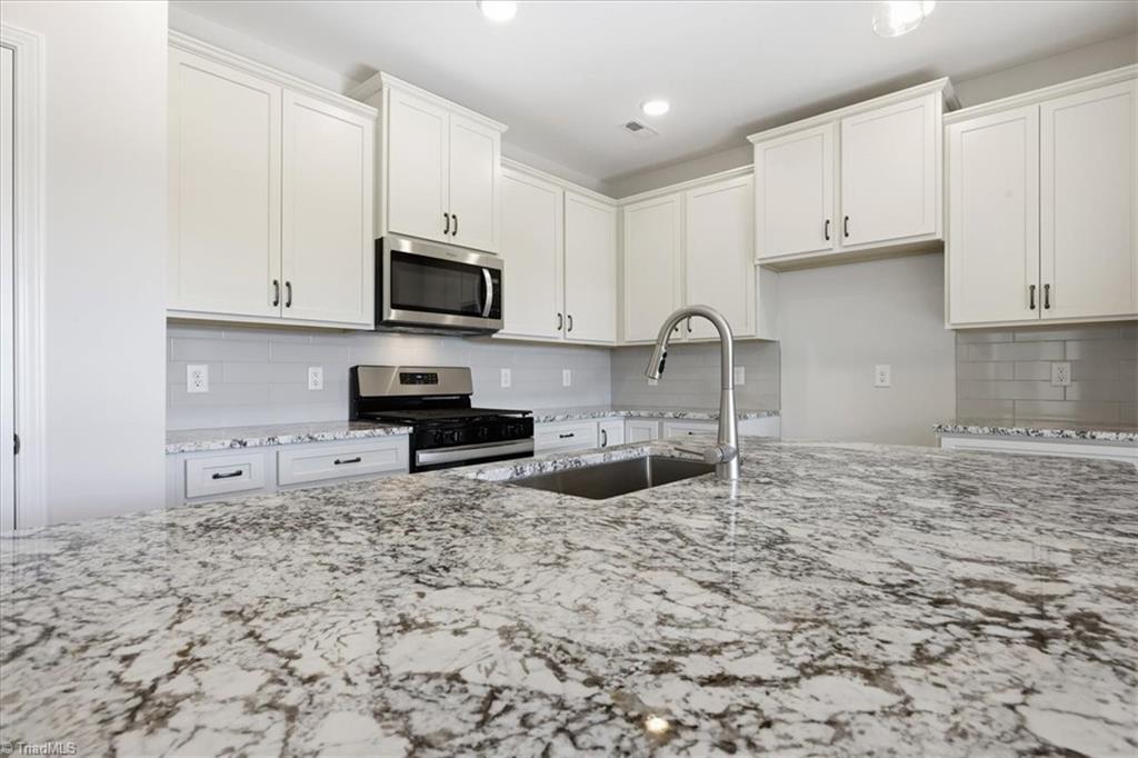 4091 Stallion Street High Point, NC 27262 - Photo 9 of 30