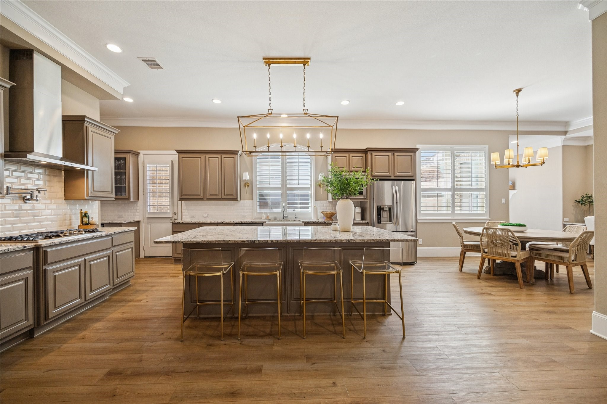 2914 Rutherford Pl Court Katy, TX 77494 - Photo 11 of 36 Stunning chef’s kitchen with oversized island, granite countertops, custom cabinetry, and designer lighting—perfect for entertaining and everyday living.