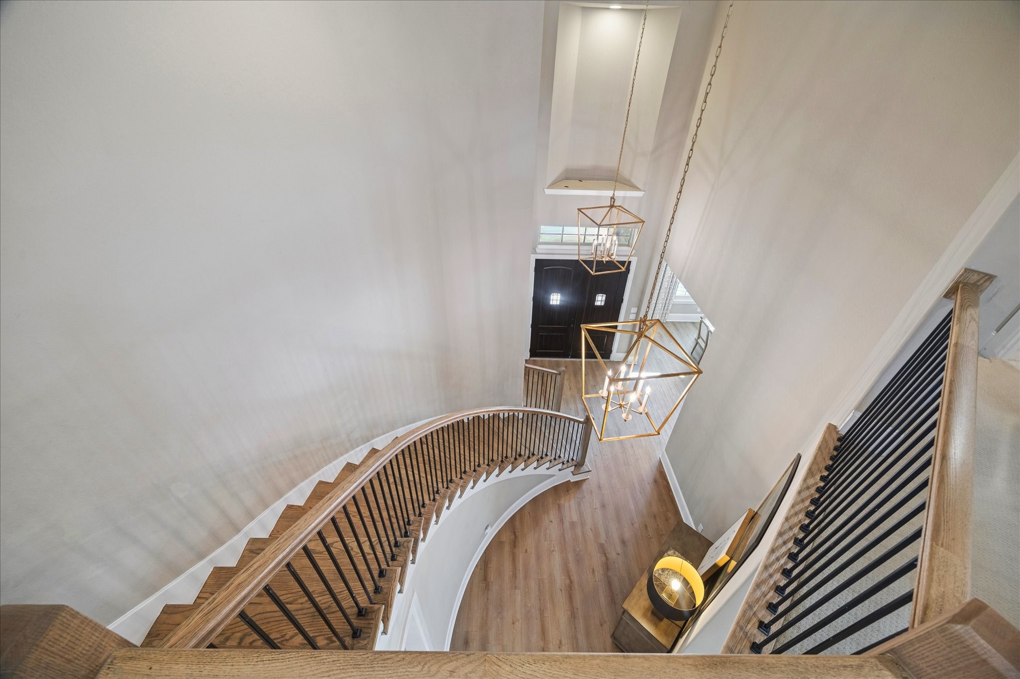 2914 Rutherford Pl Court Katy, TX 77494 - Photo 19 of 36 Dramatic curved staircase and soaring ceilings create an impressive entry and architectural focal point.