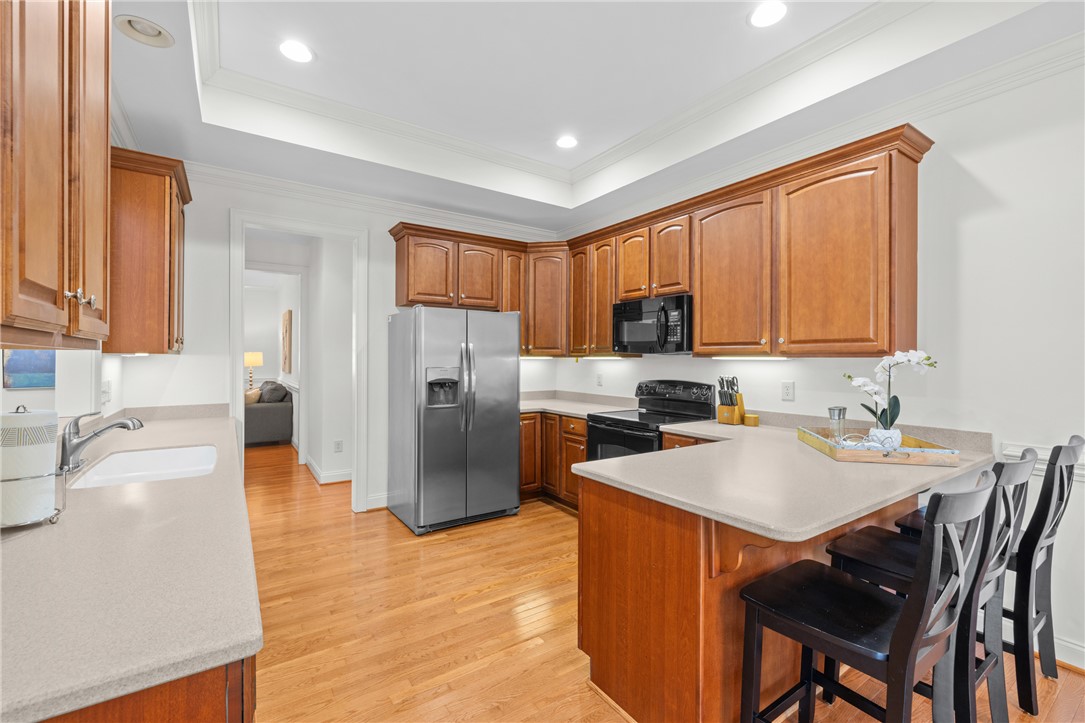 7 Divots Landing Salem, SC 29676 - Photo 15 of 47 This spacious kitchen offers a functional layout, perfect for everyday living and entertaining.