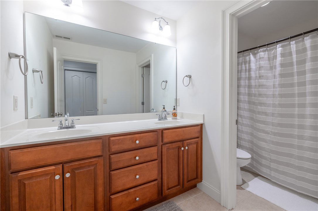 7 Divots Landing Salem, SC 29676 - Photo 33 of 47 This bathroom features a double vanity and an expansive mirror for daily routines.