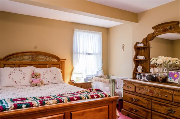 38 Earls Court Rochester, MA 02770 - Photo 20 of 26 a bedroom with a bed and a window