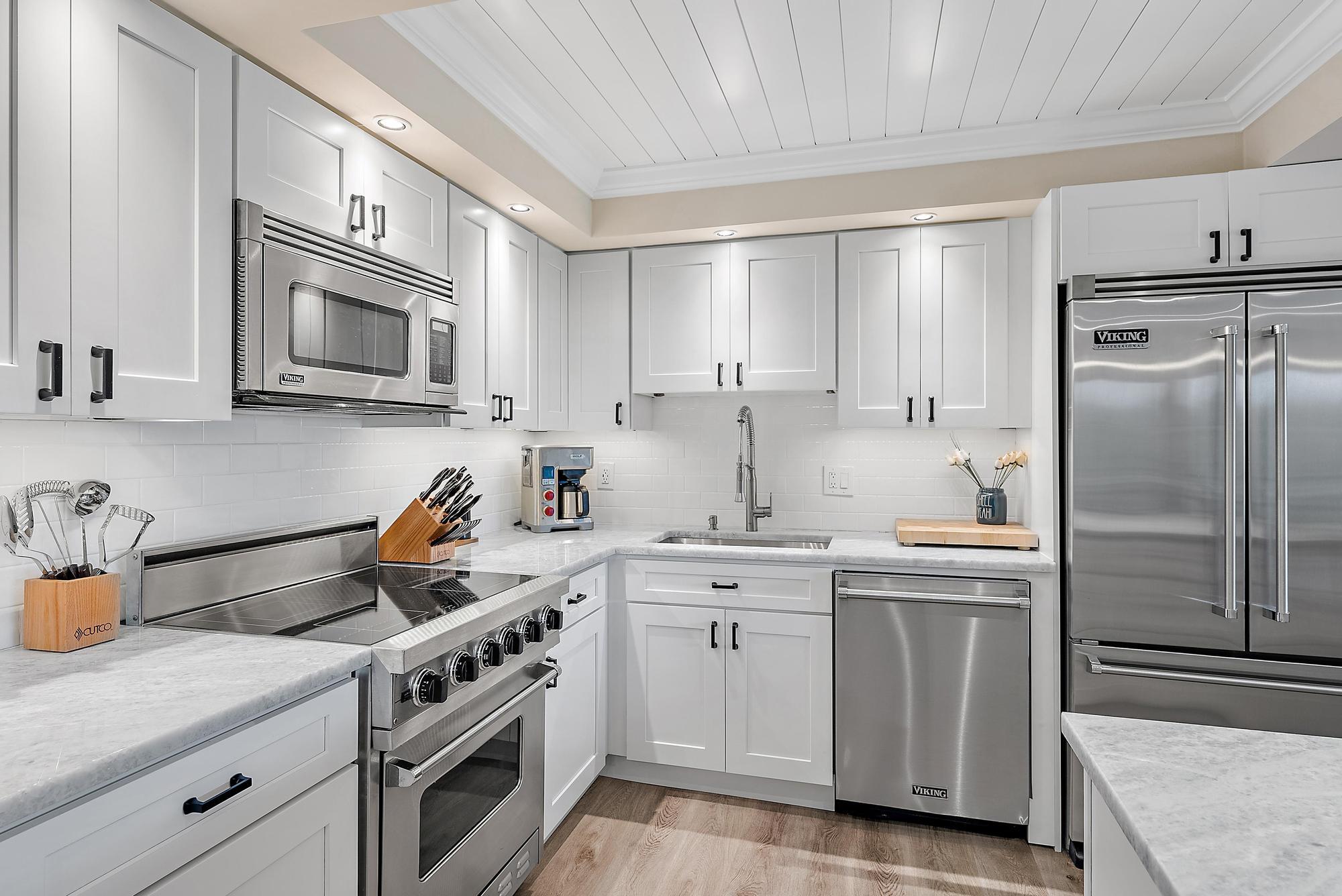 300 North Hwy A1A, Unit 303E Jupiter, FL 33477 - Photo 2 of 15 Kitchen