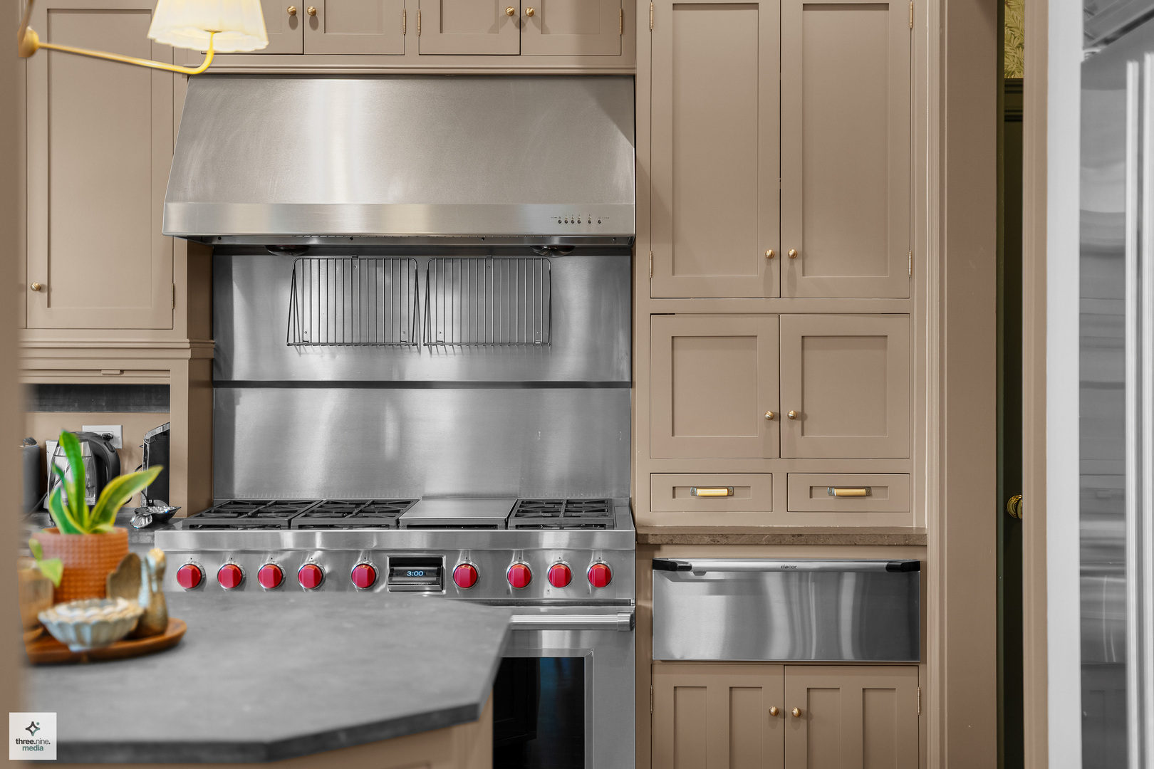 8010 Greenbriar Court Burr Ridge, IL 60527 - Photo 20 of 52 a kitchen with granite countertop lots of different kinds of food