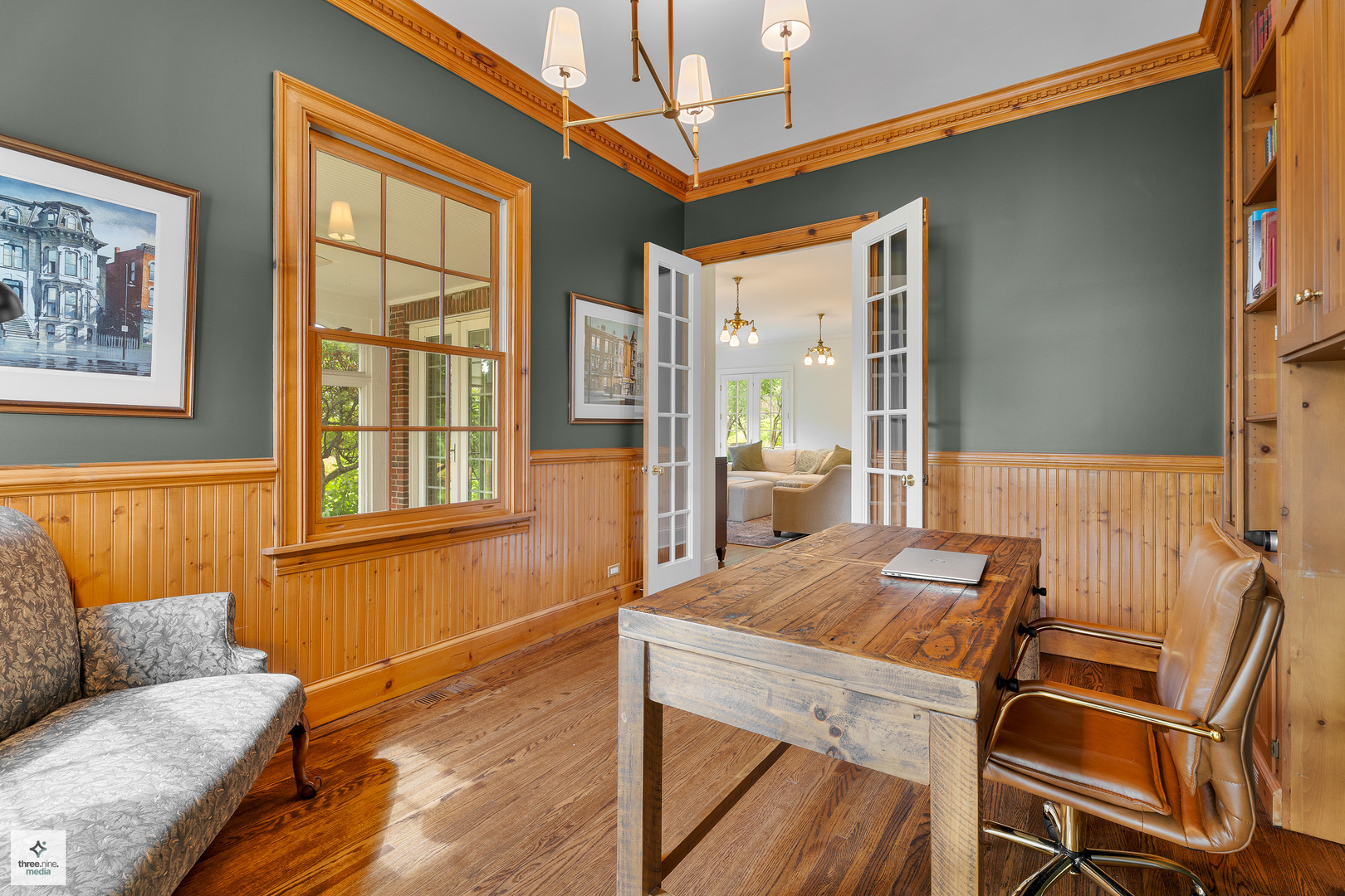8010 Greenbriar Court Burr Ridge, IL 60527 - Photo 29 of 52 a living room with furniture and a window