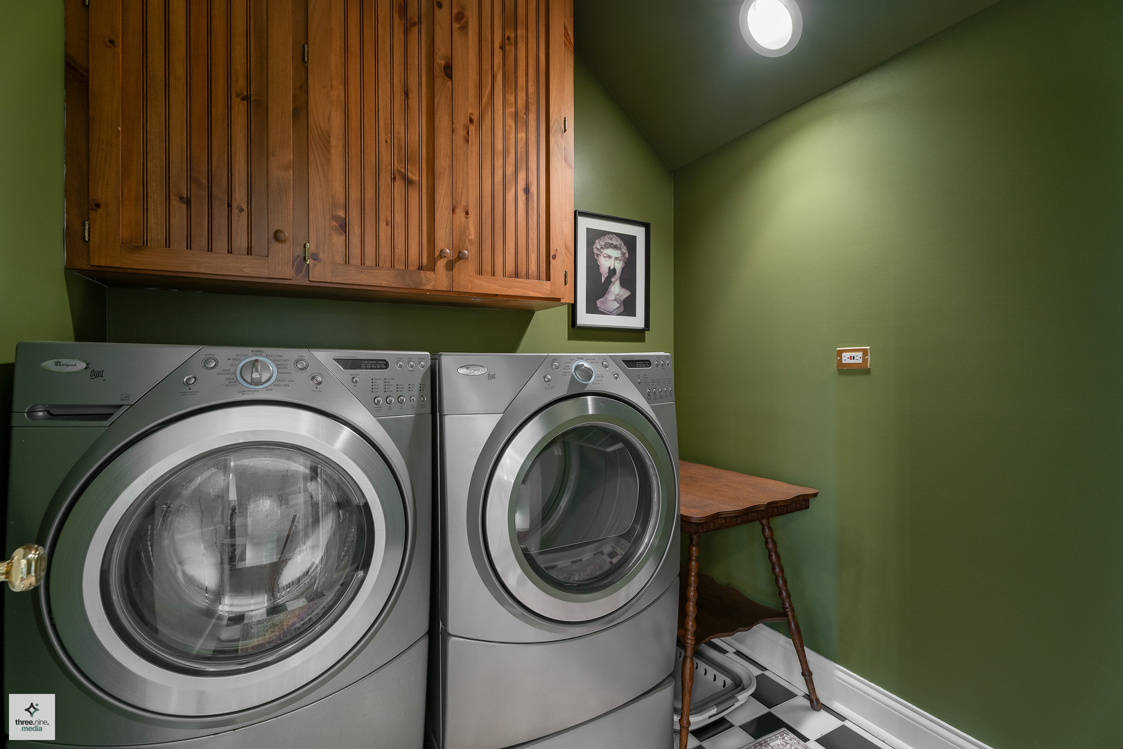 8010 Greenbriar Court Burr Ridge, IL 60527 - Photo 43 of 52 a utility room with dryer and washer