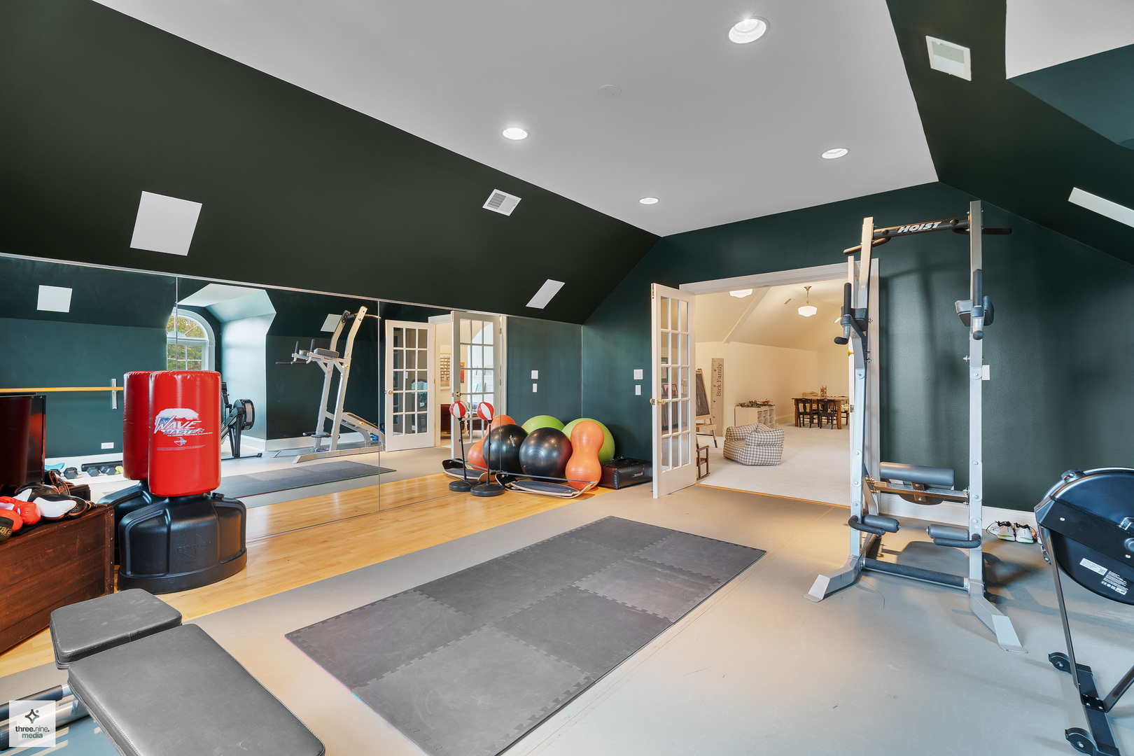 8010 Greenbriar Court Burr Ridge, IL 60527 - Photo 47 of 52 a gym room with large window