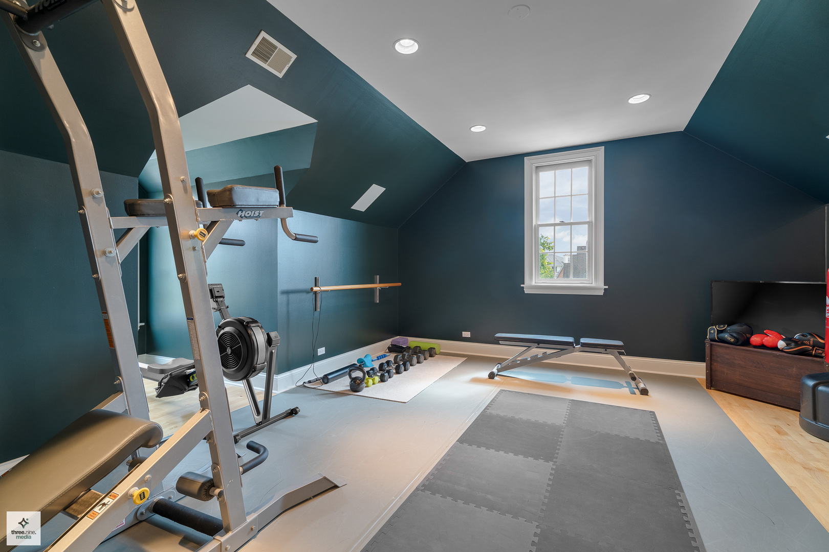 8010 Greenbriar Court Burr Ridge, IL 60527 - Photo 48 of 52 a bedroom with bed and a window