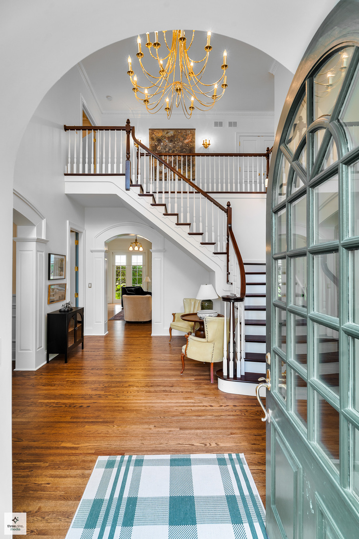 8010 Greenbriar Court Burr Ridge, IL 60527 - Photo 9 of 52 a view of entryway and hall with wooden floor