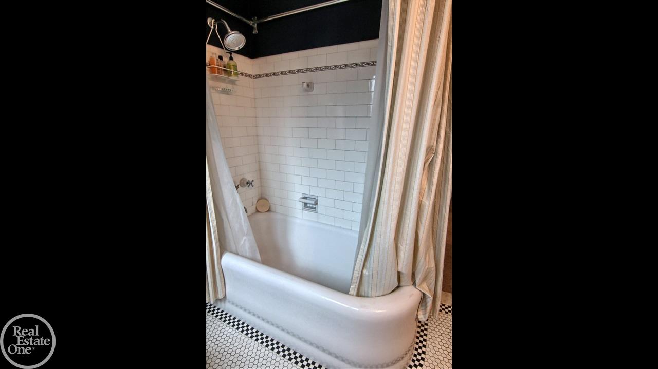 176 Moran Road Grosse Pointe Farms, MI 48236 - Photo 23 of 29