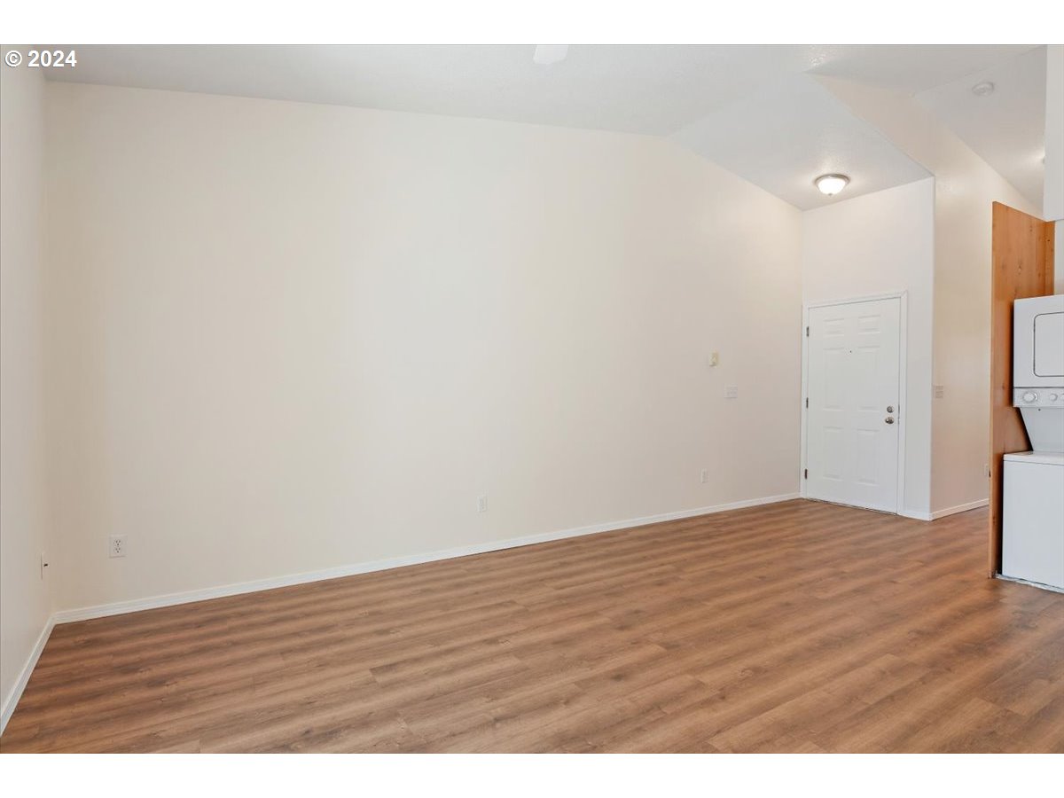 678 Southeast Hogan Road Gresham, OR 97080 - Photo 11 of 21 Gallery Image 11