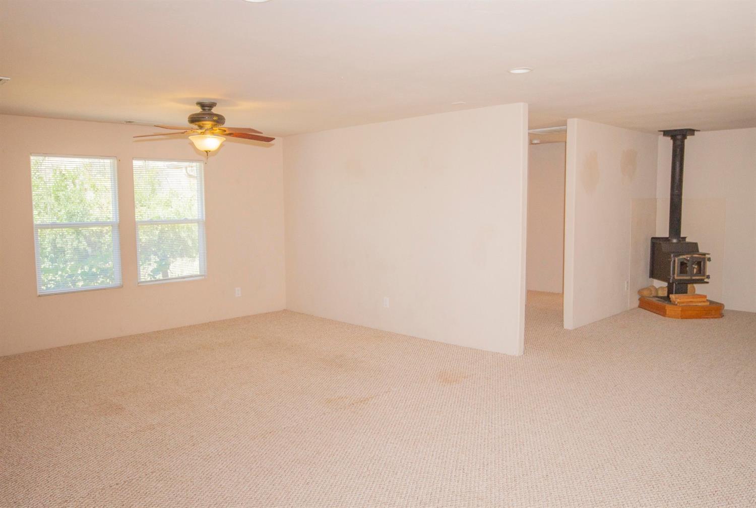 35080 George Smith Road Squaw Valley, CA 93675 - Photo 8 of 54 Large living room
