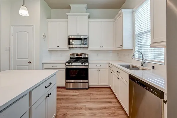 $354,900 | 5542 Sallow Bay Lane, Fulshear, TX 77441