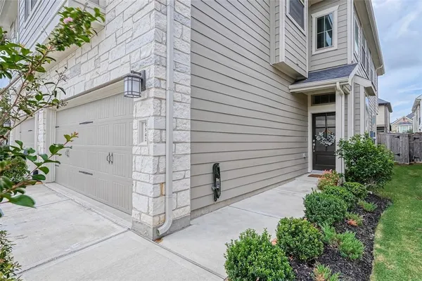 $354,900 | 5542 Sallow Bay Lane, Fulshear, TX 77441