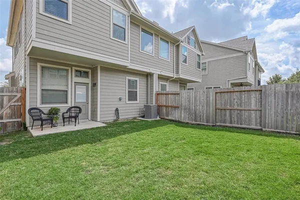 $354,900 | 5542 Sallow Bay Lane, Fulshear, TX 77441