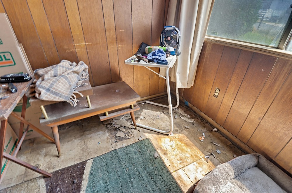 736 Sacramento Avenue Spring Valley, CA 91977 - Photo 7 of 33 a room with a window