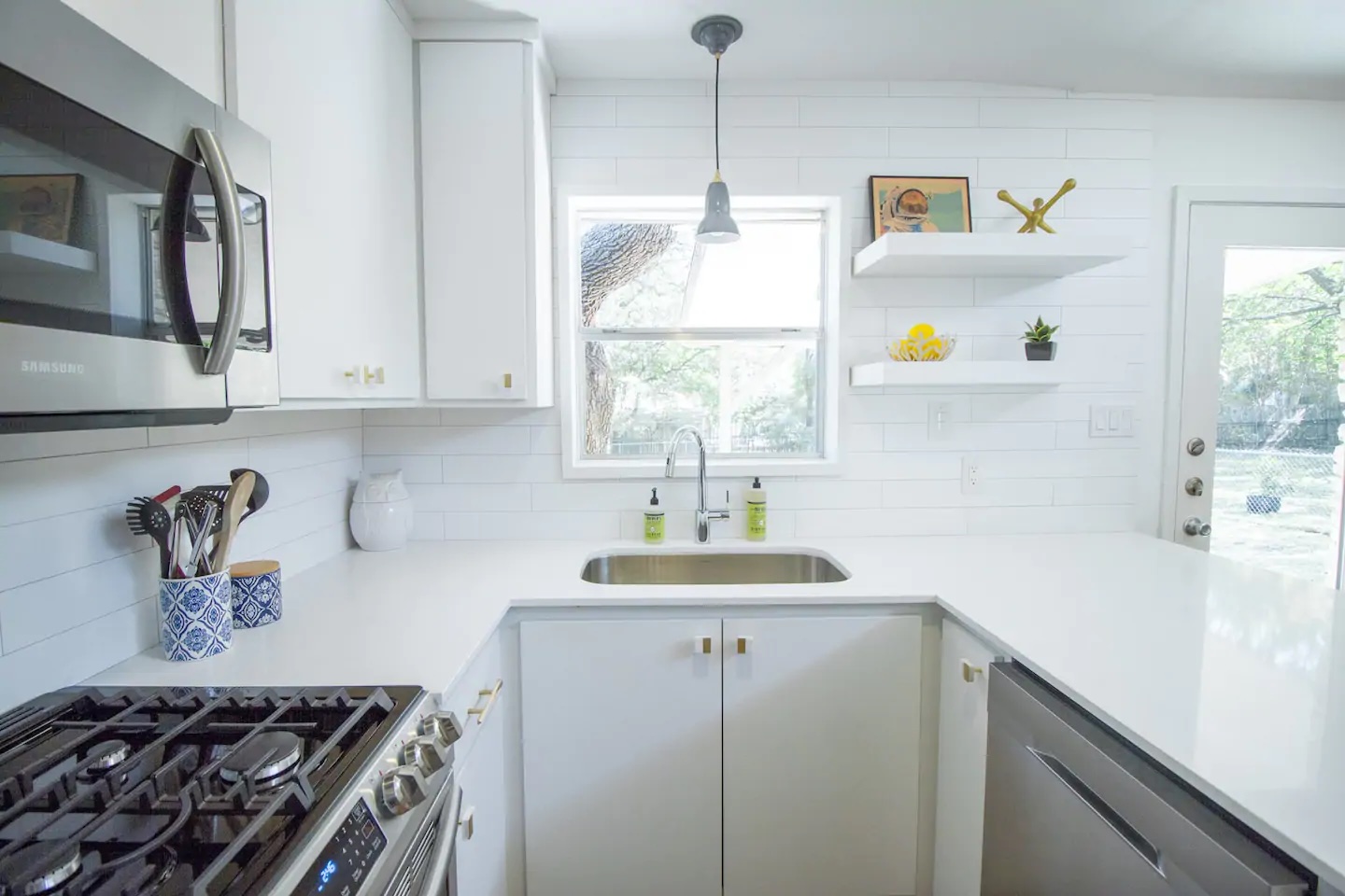 A well-appointed kitchen showcasing contemporary design and essential culinary features.