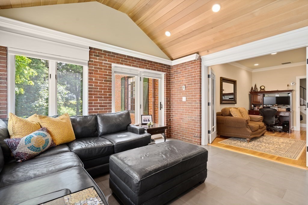 38 Prentice Road Newton, MA 02459 - Photo 17 of 24