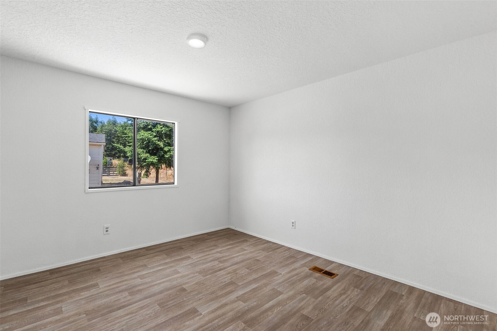 7140 191st Avenue Southwest, Unit 26 Rochester, WA 98579 - Photo 12 of 18 an empty room with a window
