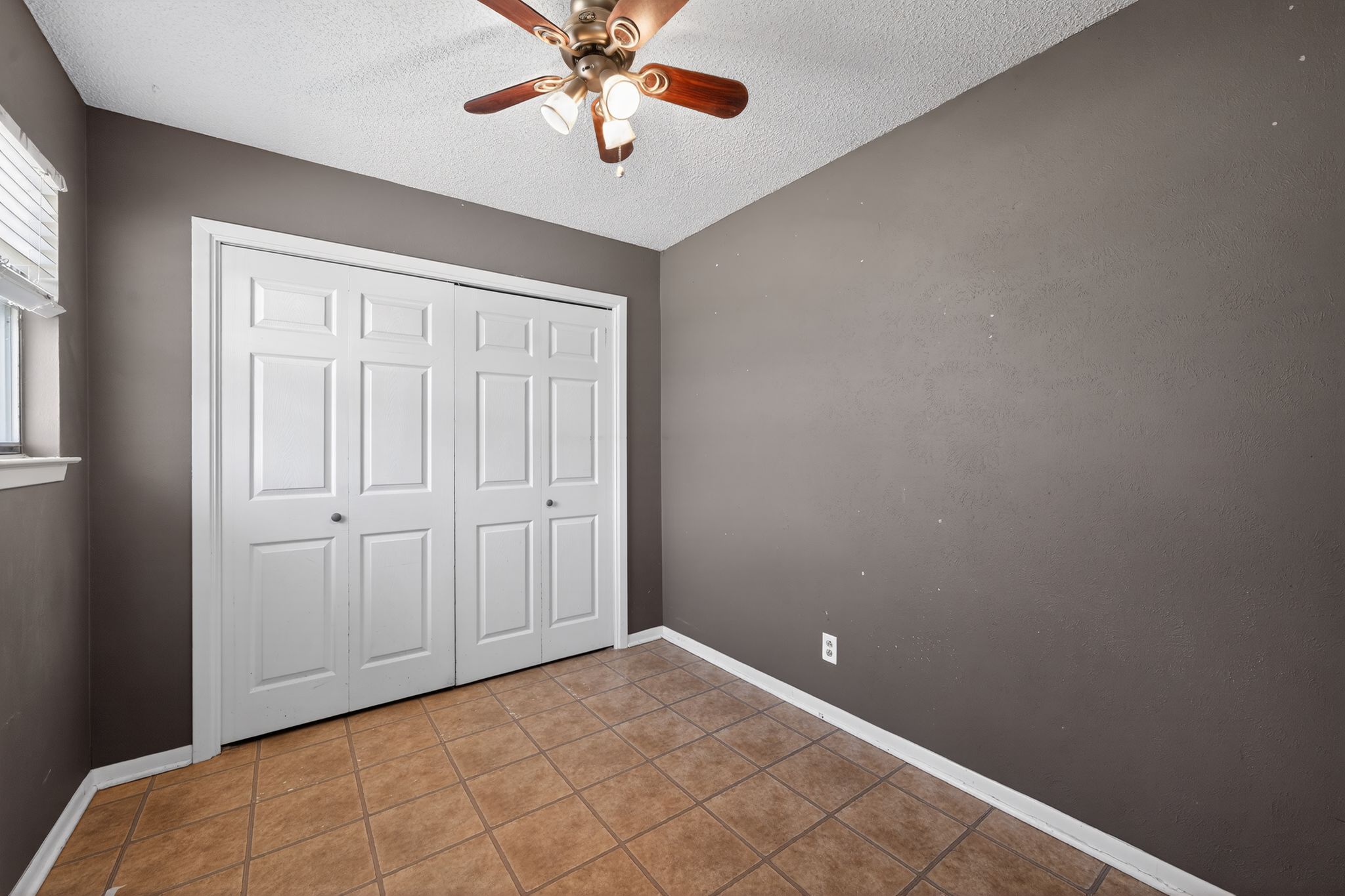 4610 Walnut Road Temple, TX 76502 - Photo 9 of 19 This laundry room has space to create a hobby room, work out area or office!