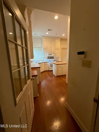 $300,000 | 28 Fairway Drive, Natchez, MS 39120