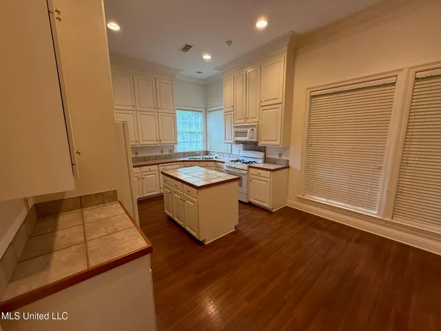 $300,000 | 28 Fairway Drive, Natchez, MS 39120