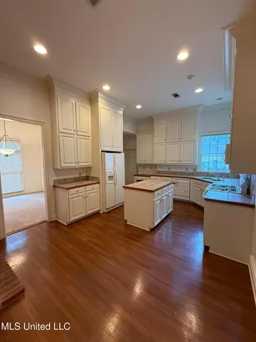 $300,000 | 28 Fairway Drive, Natchez, MS 39120