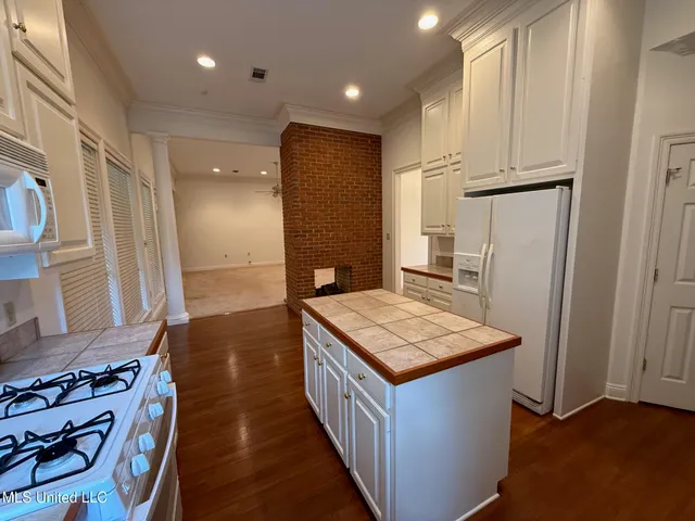 $300,000 | 28 Fairway Drive, Natchez, MS 39120