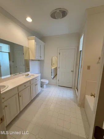 $300,000 | 28 Fairway Drive, Natchez, MS 39120