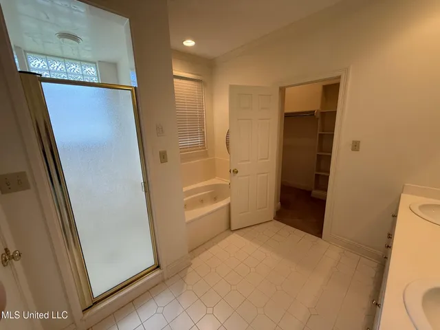 $300,000 | 28 Fairway Drive, Natchez, MS 39120