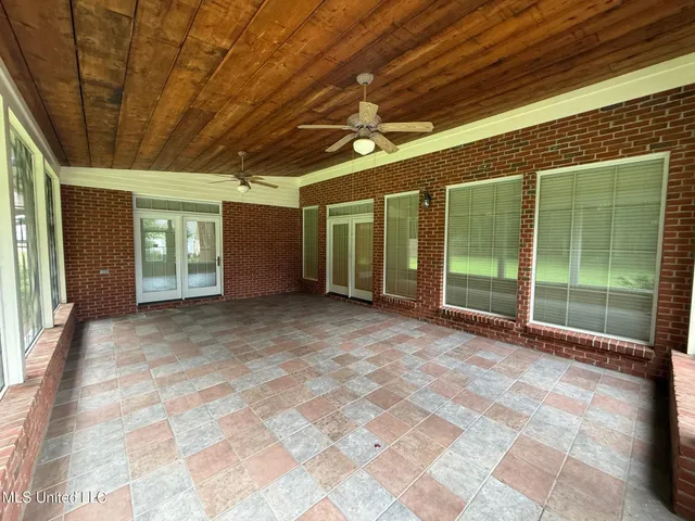 $300,000 | 28 Fairway Drive, Natchez, MS 39120