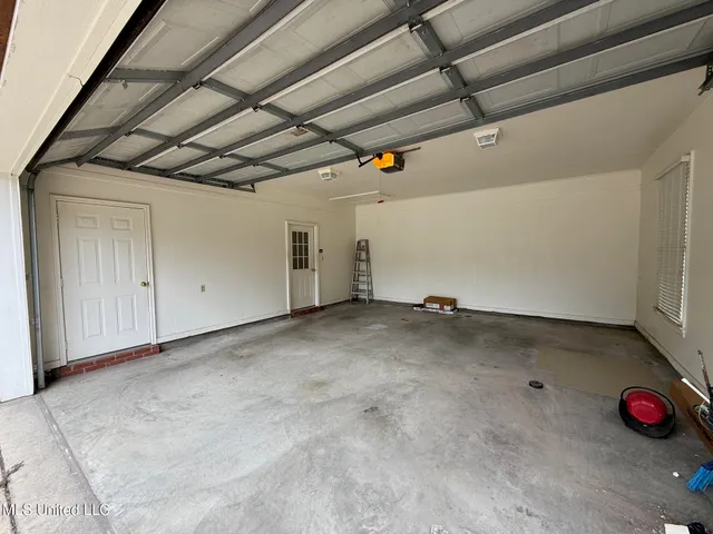 $300,000 | 28 Fairway Drive, Natchez, MS 39120