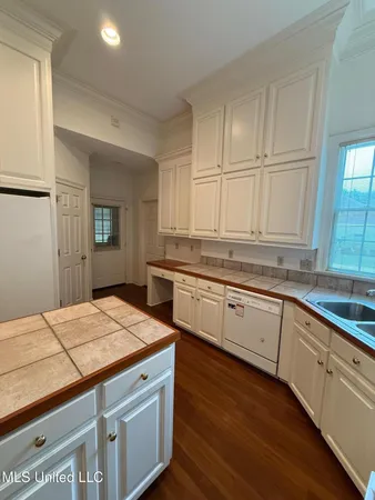 $300,000 | 28 Fairway Drive, Natchez, MS 39120
