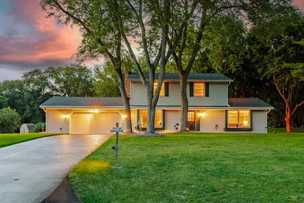 $490,000 | S74-w26260 Green Mountain Drive, Waukesha, WI 53189