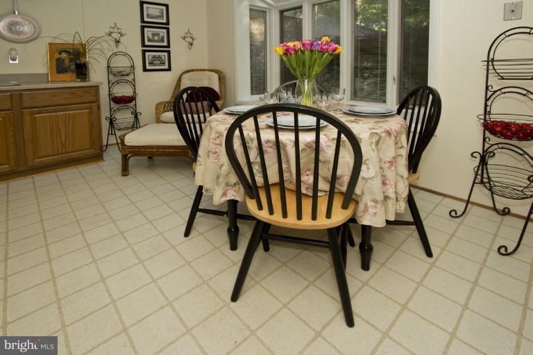 11245 Handlebar Road Reston, VA 20191 - Photo 14 of 27 a living room with furniture