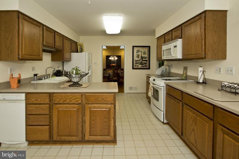 11245 Handlebar Road Reston, VA 20191 - Photo 10 of 27 a kitchen with cabinets a sink and appliances