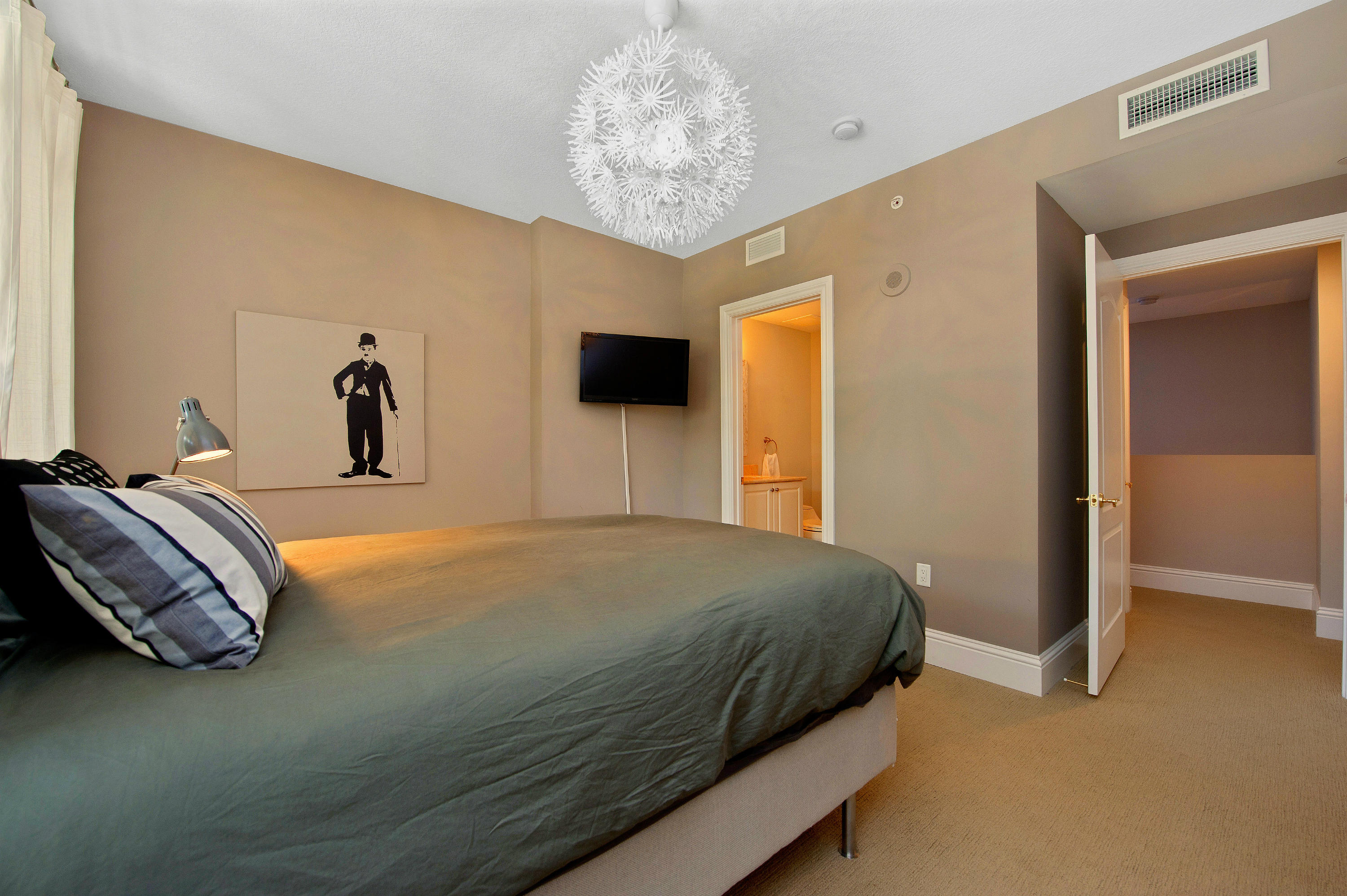 200 East Palmetto Park Road, Unit TH12 Boca Raton, FL 33432 - Photo 12 of 38 Guest Bedroom