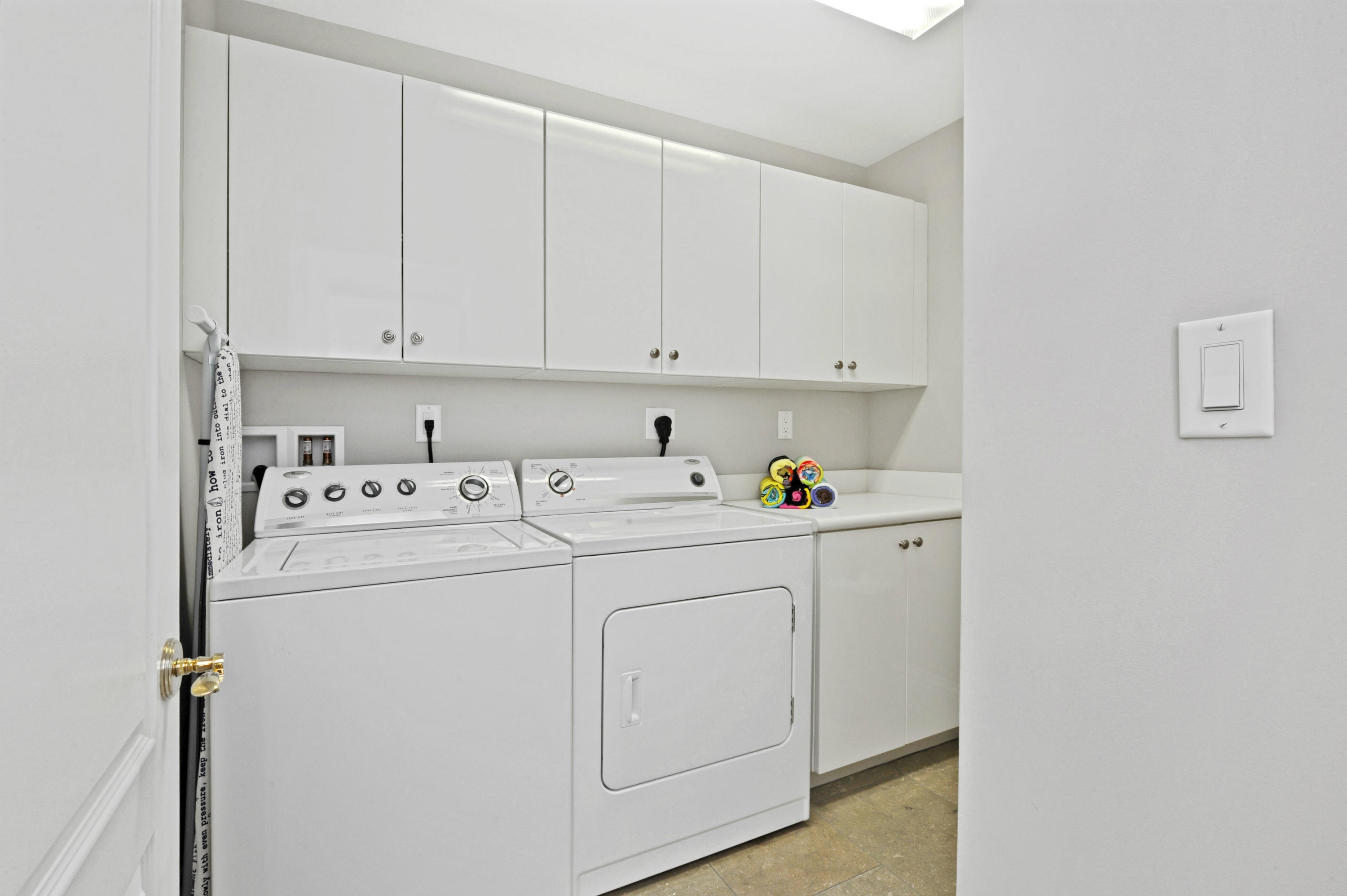 200 East Palmetto Park Road, Unit TH12 Boca Raton, FL 33432 - Photo 23 of 38 Laundry Room