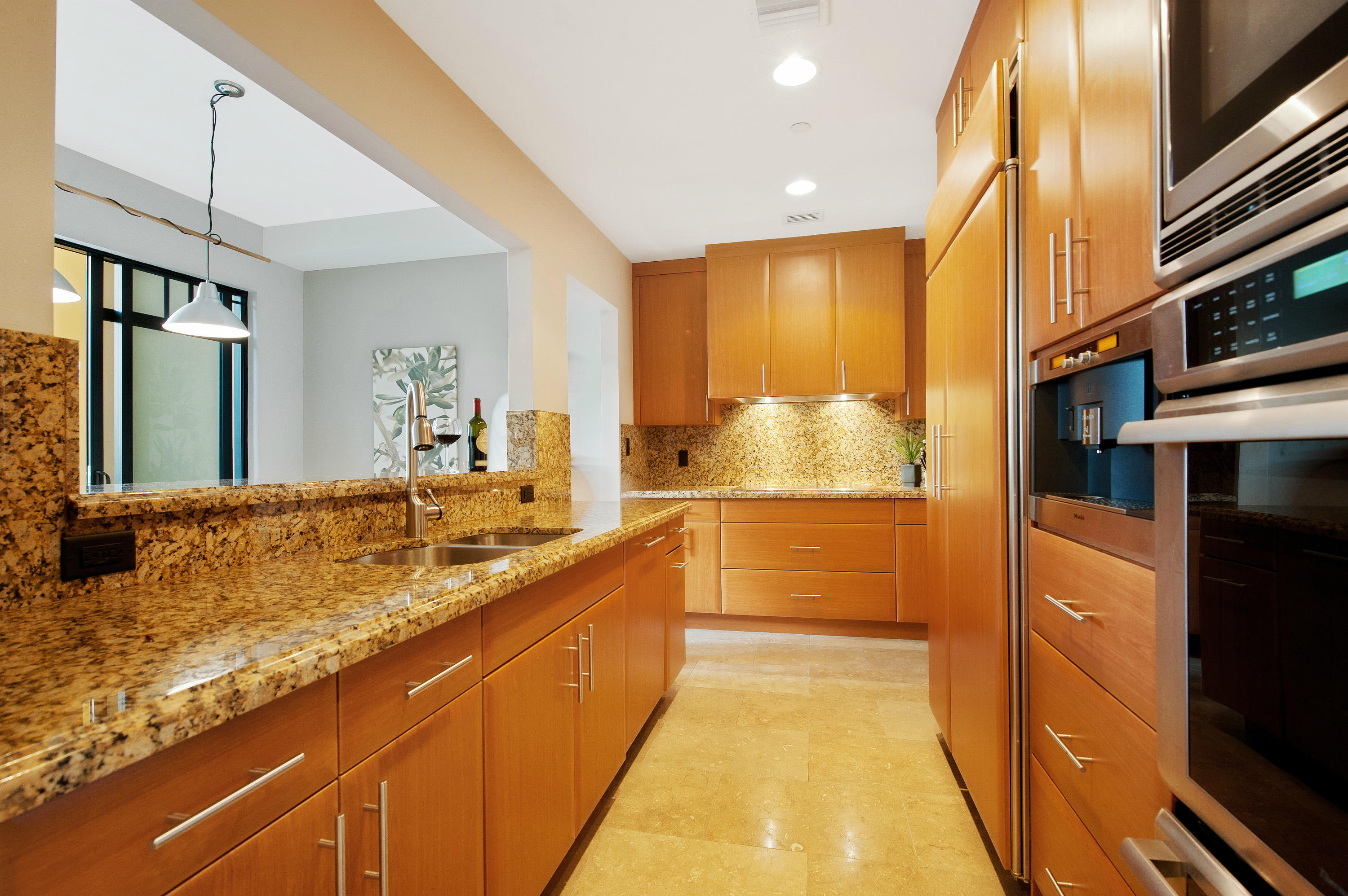 200 East Palmetto Park Road, Unit TH12 Boca Raton, FL 33432 - Photo 10 of 38 Kitchen