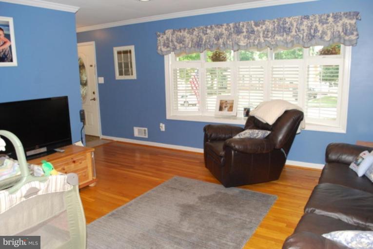 10094 Botsford Road Manassas, VA 20109 - Photo 14 of 21 Living Room